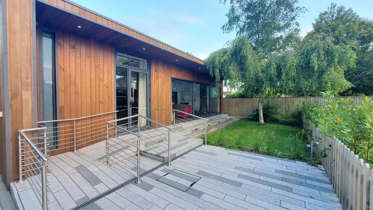 The Cedarwoods - Luxury For Up To 5 And Your Woof! Christchurch  0*, Christchurch (Dorset) United Kingdom