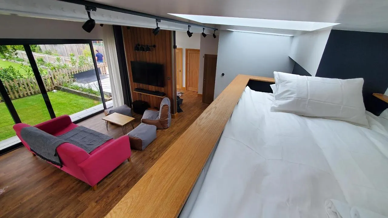 Apartment The Cedarwoods - Luxury For Up To 5 And Your Woof! Christchurch